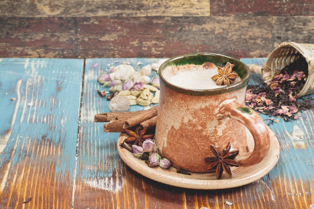 Индийският масала чай може да поддържа позитивизмът у вас всеки ден.