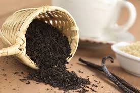 Черният чай има по-големи количества кофеин и антиоксиданти.