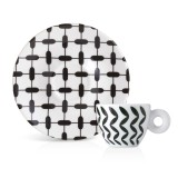 illy® Колекция Mona Hatoum – Сет от 6 чаши за еспресо - Открийте новата колекция чаши за еспресо с абстрактния дизайн на Mona Hatoum на illy. Вземете вашите подписани и номерирани чаши за еспресо днес! Описание За колекцията illy® Колекция Mona Hatoum – Сет от 6 чаши за еспресо - Кeрамика, Порцелан и стъкло