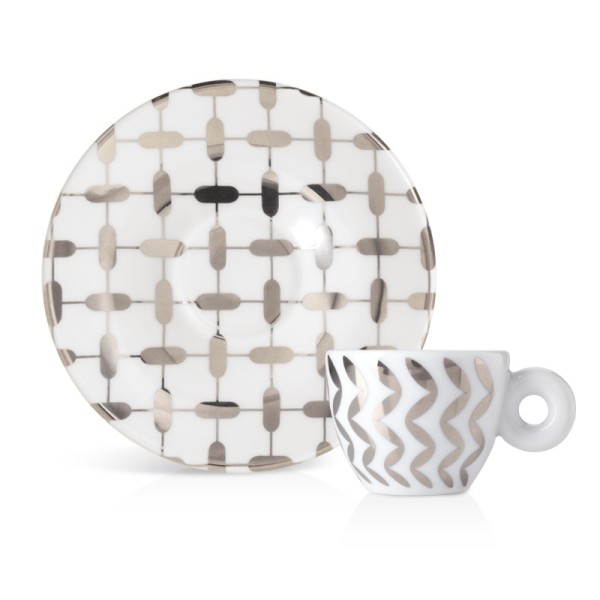 illy® Колекция Mona Hatoum – Сет от 6 чаши за еспресо - Открийте новата колекция чаши за еспресо с абстрактния дизайн на Mona Hatoum на illy. Вземете вашите подписани и номерирани чаши за еспресо днес! Описание За колекцията illy® Колекция Mona Hatoum – Сет от 6 чаши за еспресо - Кeрамика, Порцелан и стъкло