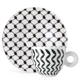illy® Колекция Mona Hatoum – Сет от 6 чаши за капучино - Открийте новата колекция чаши за капучино с абстрактния дизайн на Mona Hatoum на illy. Вземете вашите подписани и номерирани чаши за капучино днес! Описание За колекцията illy® Колекция Mona Hatoum – Сет от 6 чаши за капучино - Кeрамика, Порцелан и стъкло