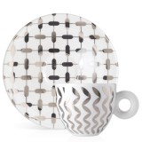 illy® Колекция Mona Hatoum – Сет от 6 чаши за капучино - Открийте новата колекция чаши за капучино с абстрактния дизайн на Mona Hatoum на illy. Вземете вашите подписани и номерирани чаши за капучино днес! Описание За колекцията illy® Колекция Mona Hatoum – Сет от 6 чаши за капучино - Кeрамика, Порцелан и стъкло