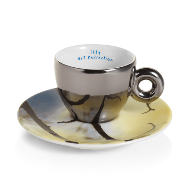 illy® Колекция Biennale 2022 – Сет от 2 чаши за еспресо - Колекцията е illy Art Collection Biennale 2022 посветена на Биеналето – 59-та международна художествена изложба, и с която illy отпразнува 30 години на колекцията illy Art. Описание illy® Колекция Biennale 2022 – Сет от 2 чаши за еспресо - Кeрамика, Порцелан и стъкло