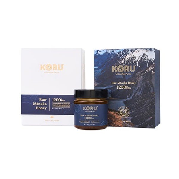 KORU Мед от манука 0.250 кг. MGO 1200+ - KORU Мед от манука 0.250 кг. MGO 1200+ Има висока концентрация на MGO (метилглиоксал), което се свързва с неговите мощни антибактериални свойства. Този мед се препоръчва за подобряване на имунната система, лечение KORU Мед от манука 0.250 кг. MGO 1200+ - Подсладители