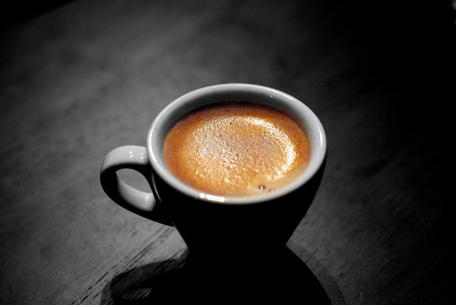 Кафе Еспресо е знак, че ти си дружелюбен и се адаптираш сравнително лесно. Или просто обичаш вкуса на кафето: чист и чудесен.