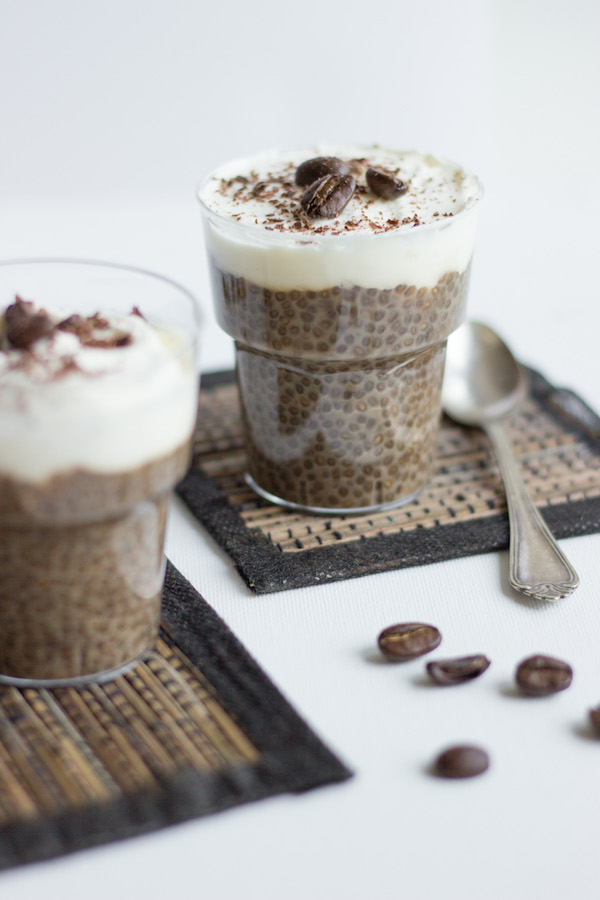 Чиа пудингът с кафе ще се превърне в любимият ви здравословен десерт.