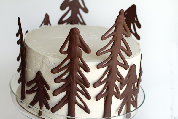 Шоколадовата празнична торта за Коледа с кафе е идеалният сладък десерт за коледната вечер
