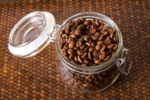 За да си гарантирате най-добър вкус е подходящо да консумирате кафе зърната до определен период след изпичането им.