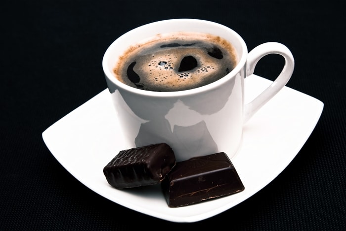 При тридневната кафена диета е позволено да се яде горчив шоколад
